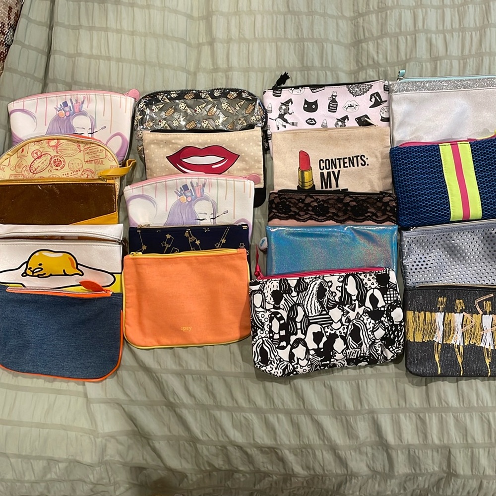 Lot of 20 Ipsy GlamBag Makeup bags and samples included